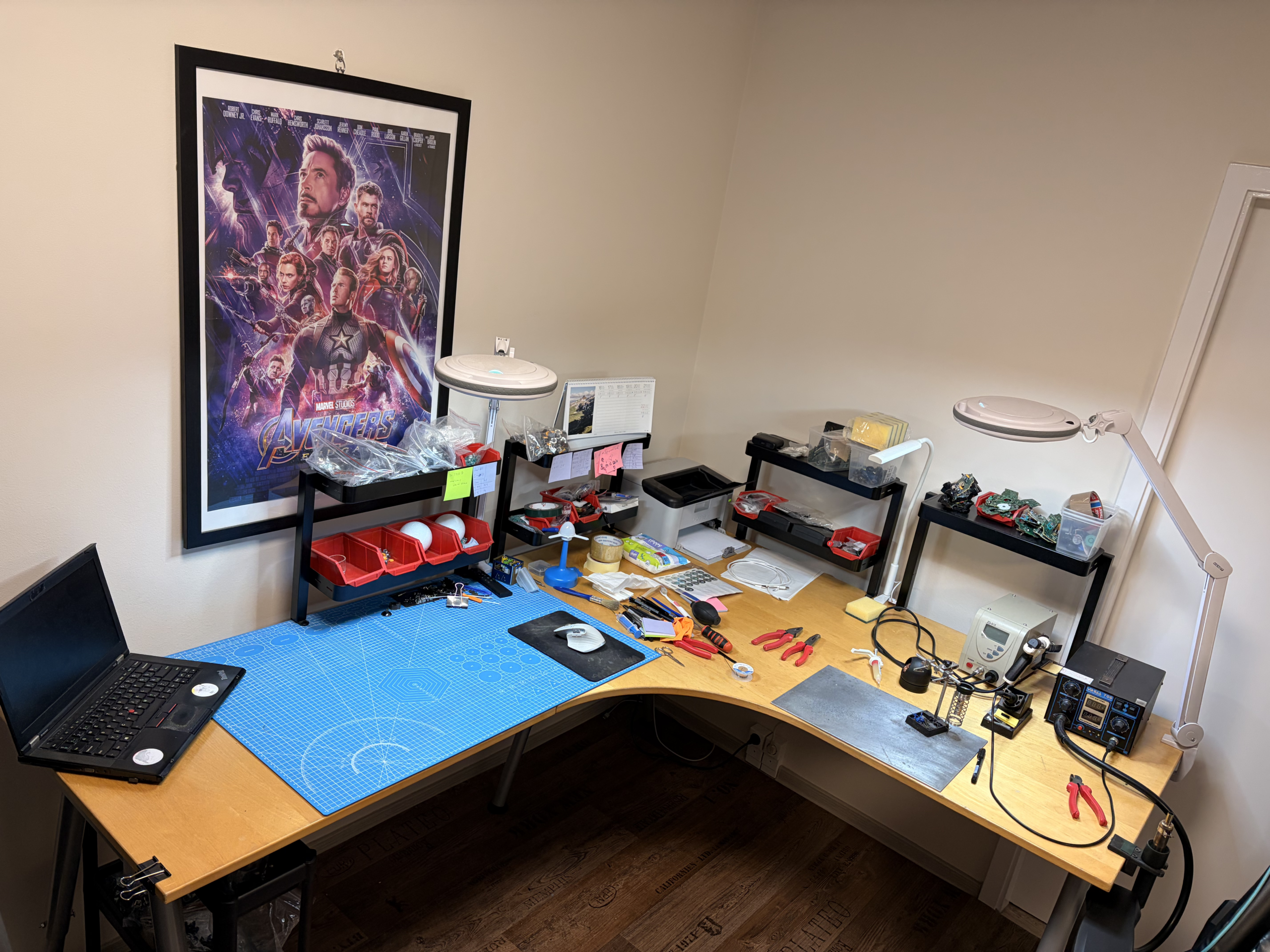 A KontrollerDoki szerviz munkaállomása és műszerei