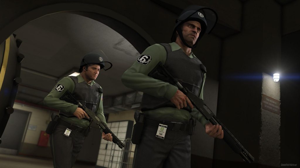 Biztonsági őrök fegyverrel a GTA Online-ban