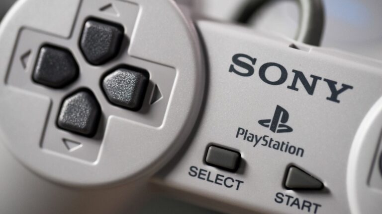Egyetlen DualShock kontrollerbe zsúfolták az egész PlayStation 1-et, aztán mégsem jelent meg