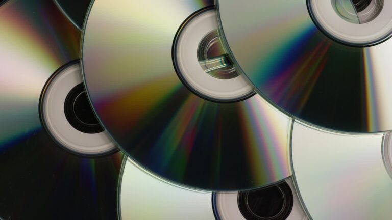 Vége az optikai meghajtóknak: az Xbox és a PlayStation is lemezmentesen lép a következő generációba
