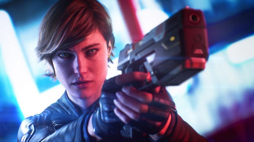 Joanna Dark közelképe, ahogy egy pisztolyt tart a kezében a törölt Perfect Dark játékban